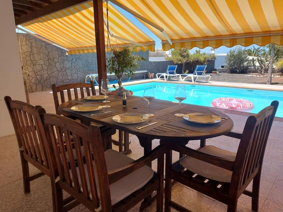 Villa Chloe Плая Бланка Екстериор снимка