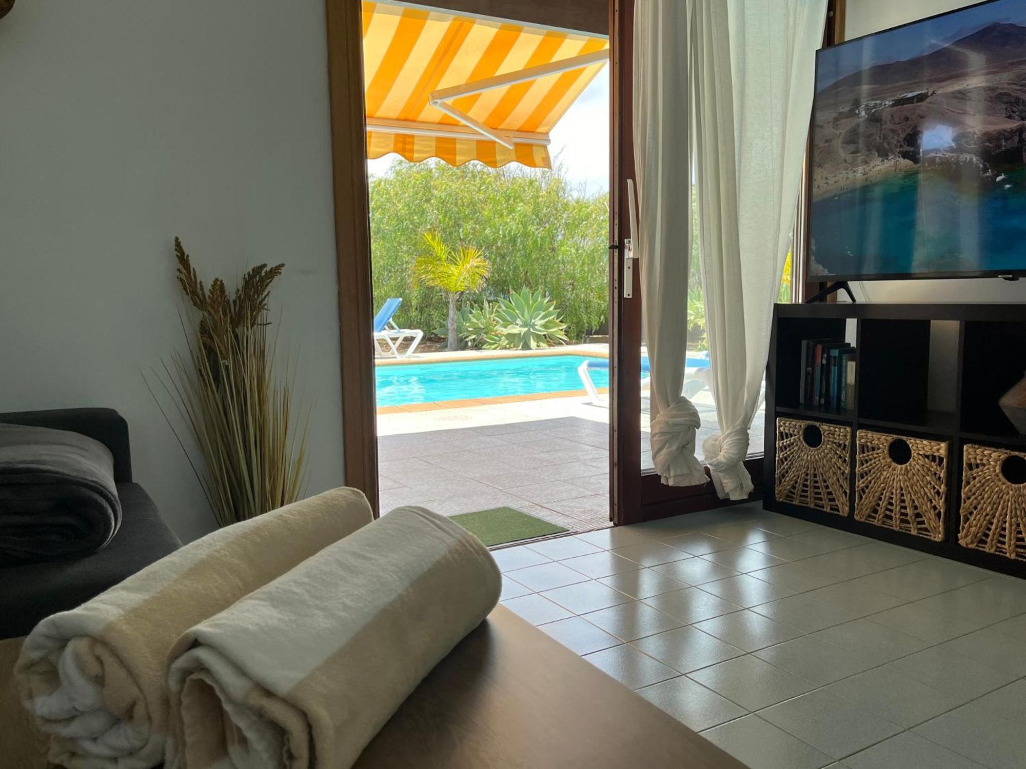 Villa Chloe Плая Бланка Екстериор снимка